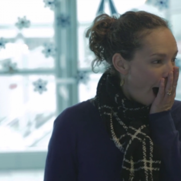 WestJet-Christmas-Miracle-surprised-guest-feature